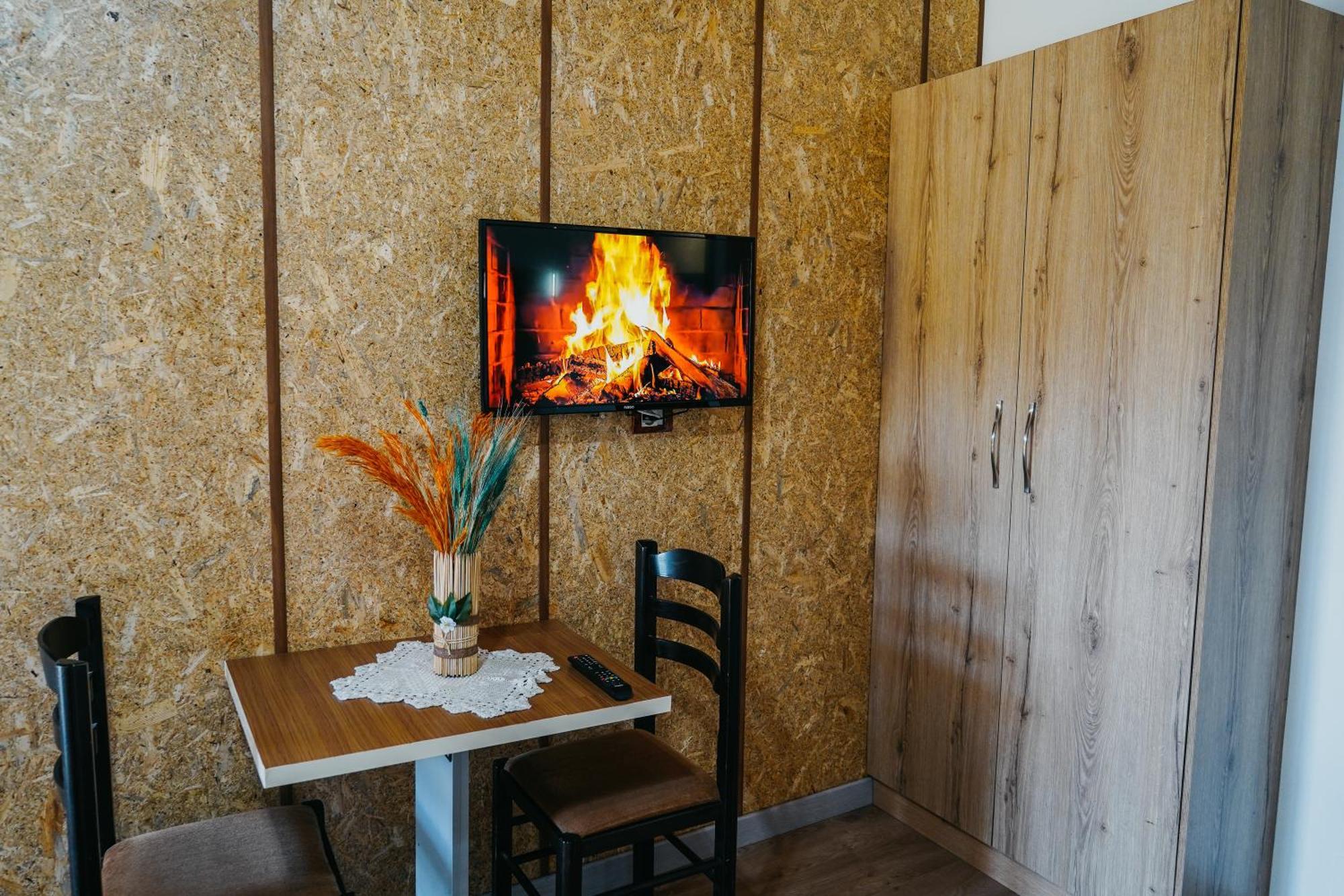 Hotel Bujtina Anlu à Nepravishte Extérieur photo
