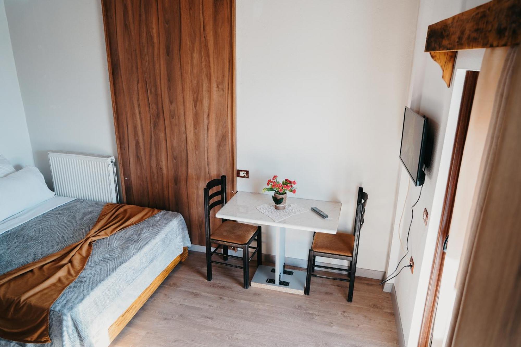 Hotel Bujtina Anlu à Nepravishte Extérieur photo